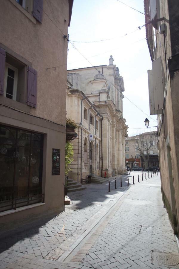 Appartement Spacieux Rochereau LʼIsle-sur-la-Sorgue Exterior foto